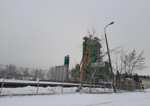 TEREX Demag 160 ton przy wyciąganiu pasa transportowego