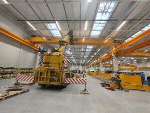 prace wewnątrz hali